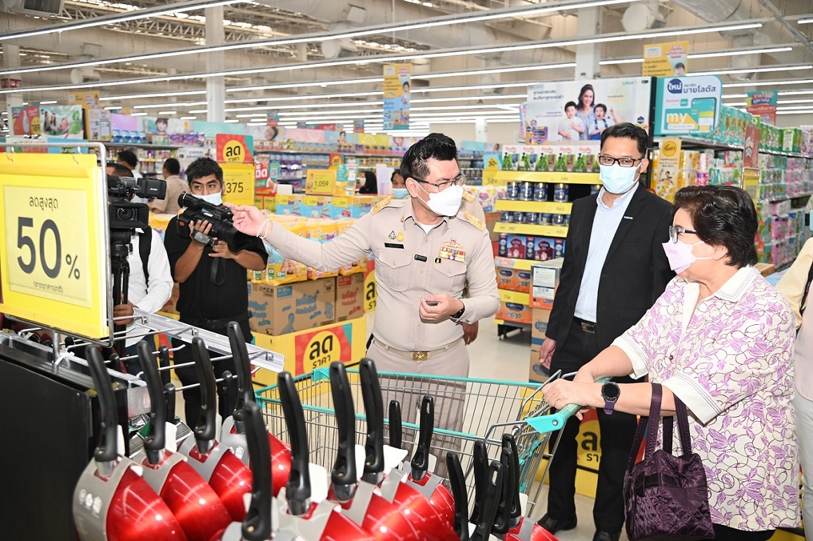 พาณิชย์ตรวจติดตามราคาสินค้าตามโครงการ “พาณิชย์ลดราคา! ช่วยประชาชน New Year Grand Sale 2023”