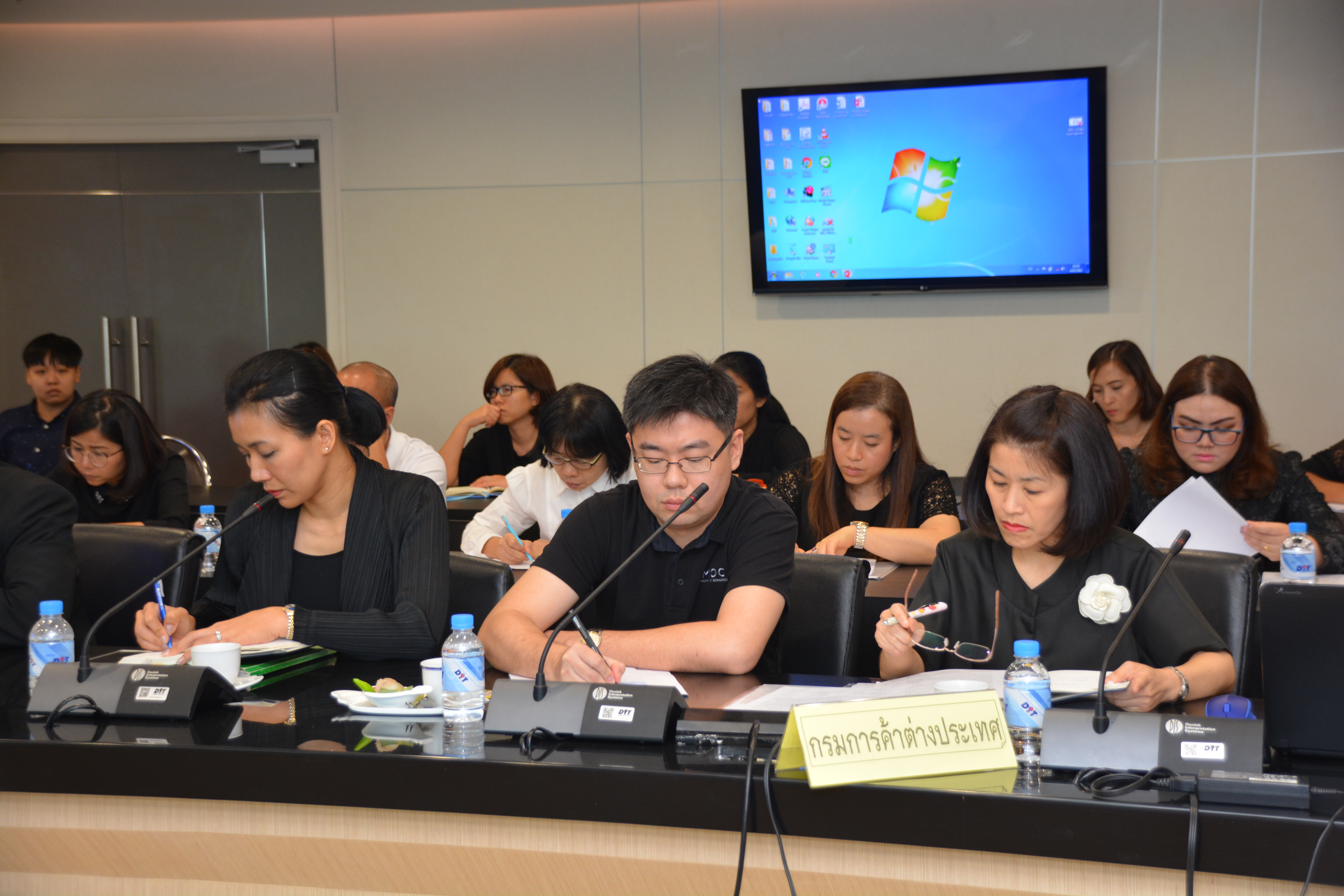 อธิบดีกรมการค้าภายใน ประชุมหารือสถานการณ์ และแก้ไขปัญหาราคามันสำปะหลังตกต่ำ