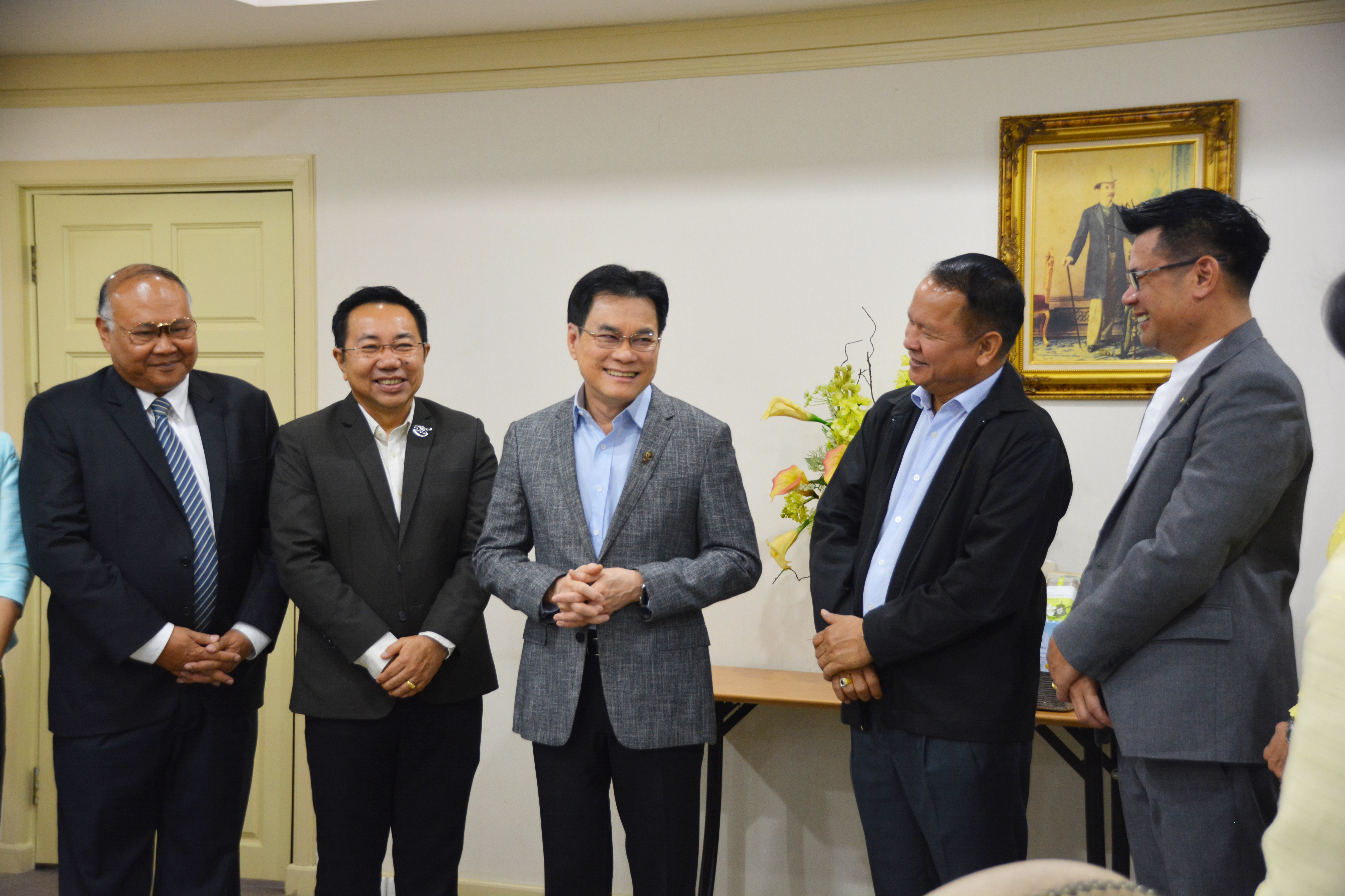 อธิบดีฯ นำทีมผู้บริหารกรมการค้าภายใน ขอพรปีใหม่รมว.พาณิชย์