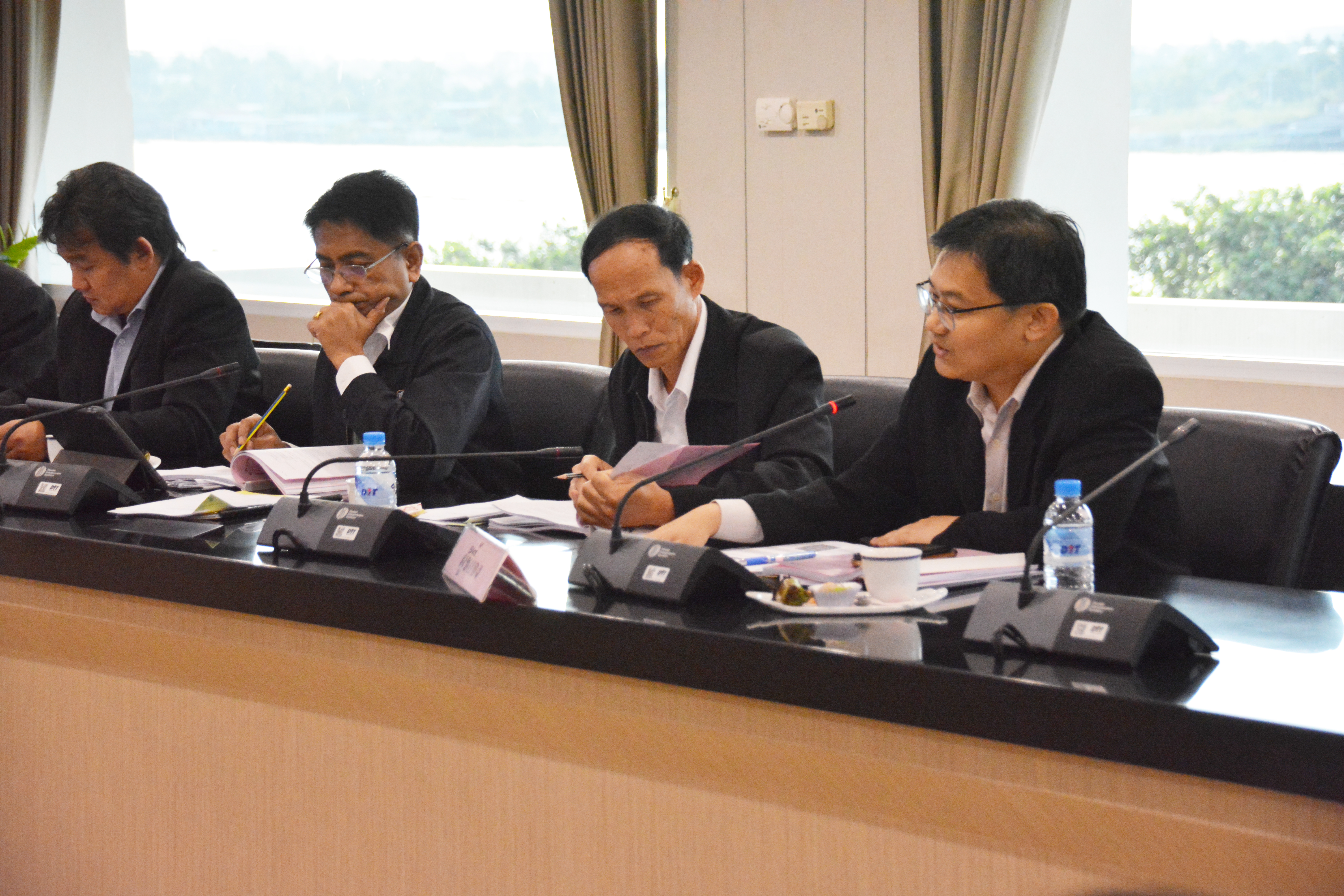 รองอธิบดีประชุมคณะอนุกรรมการกลั่นกรองเรื่องเสนอคณะกรรมการบริหารกองทุนรวมเพื่อช่วยเหลือเกษตรกร