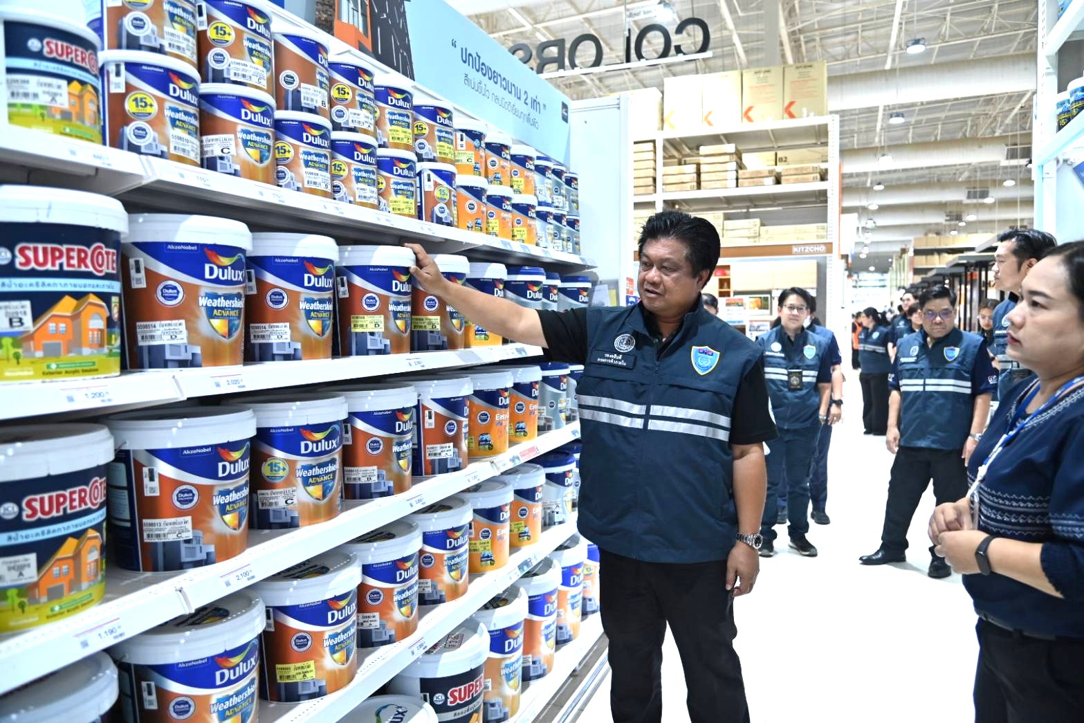 DIT ลงพื้นที่ตรวจติดตามปริมาณและราคาสินค้าอุปโภคบริโภคและวัสดุก่อสร้าง