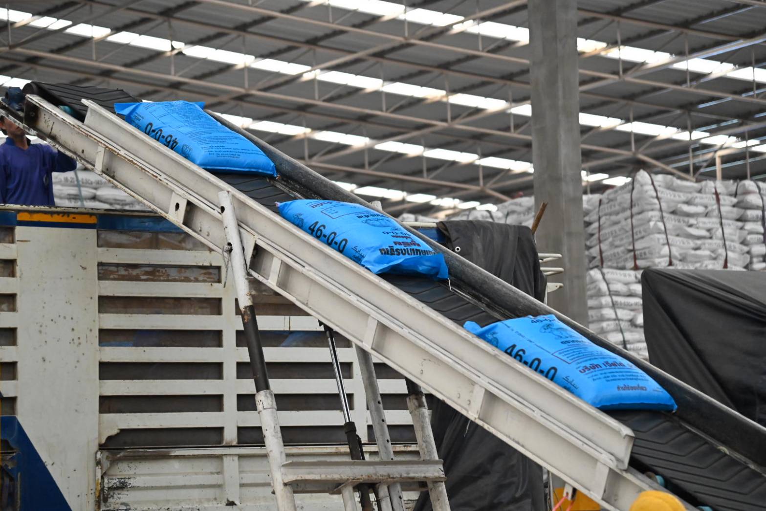 ข่าวเลขที่ 88/2569 ค้าภายใน ลงพื้นที่ตรวจคลังปุ๋ยอยุธยา ย้ำสต็อกเพียงพอ เร่งหาแหล่งนำเข้าใหม่ ติดตามโครงสร้างราคา ดูแลเกษตรกรไม่ให้ได้รับผลกระทบ (13 มีนาคม 2569)