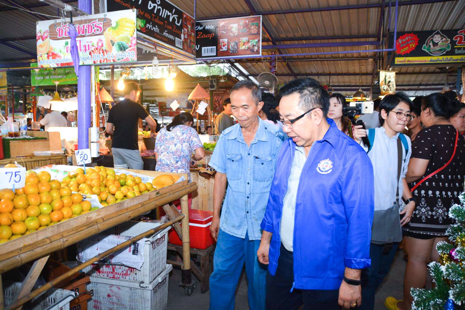 รองอธิบดีลงพื้นที่ตรวจติดตามสถานการณ์สินค้า