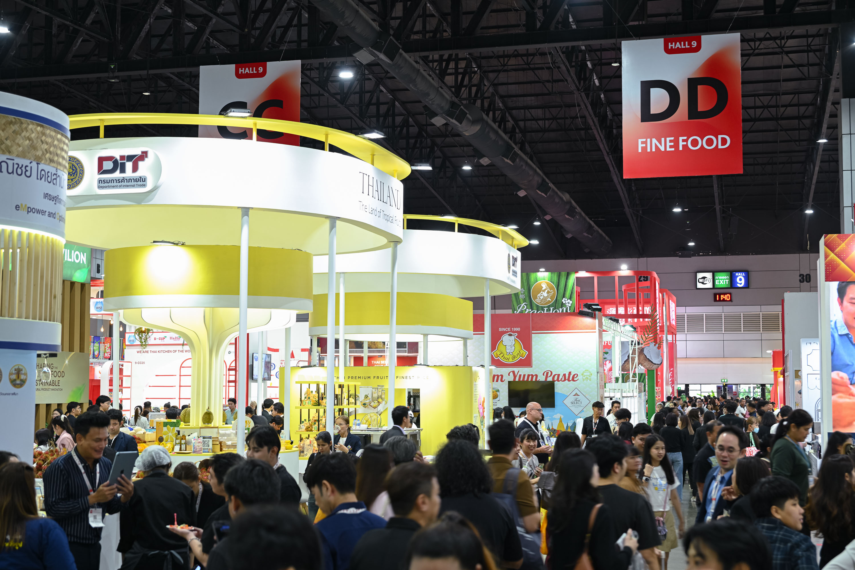 ข่าวเลขที่ 153/2569 สินค้าเกษตรพรีเมียมไทยมาแรง DIT Pavilion กวาดยอดขายใน THAIFEX กว่า 334 ล้านบาท ดึงผู้ซื้อทั่วโลก สนใจทุเรียนซูเปอร์จิ๋วต่อยอดส่งออกญี่ปุ่น (2 มิถุนายน 2569)