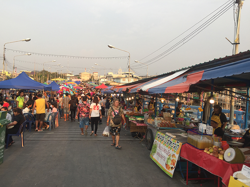 45606_เดินทางเข้าไปในตลาด.JPG
