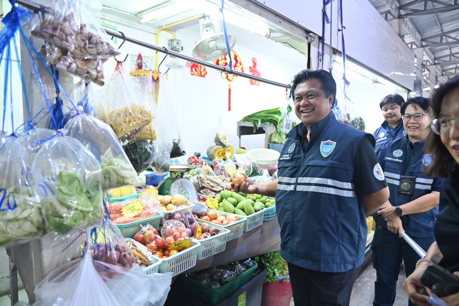 DIT ลงพื้นที่ตรวจติดตามปริมาณและราคาสินค้าอุปโภคบริโภคและวัสดุก่อสร้าง