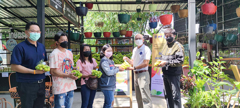 พาณิชย์เชื่อมโยงมะนาวผ่านศูนย์จำหน่ายสินค้าเกษตรชุมชน Farm Outlet