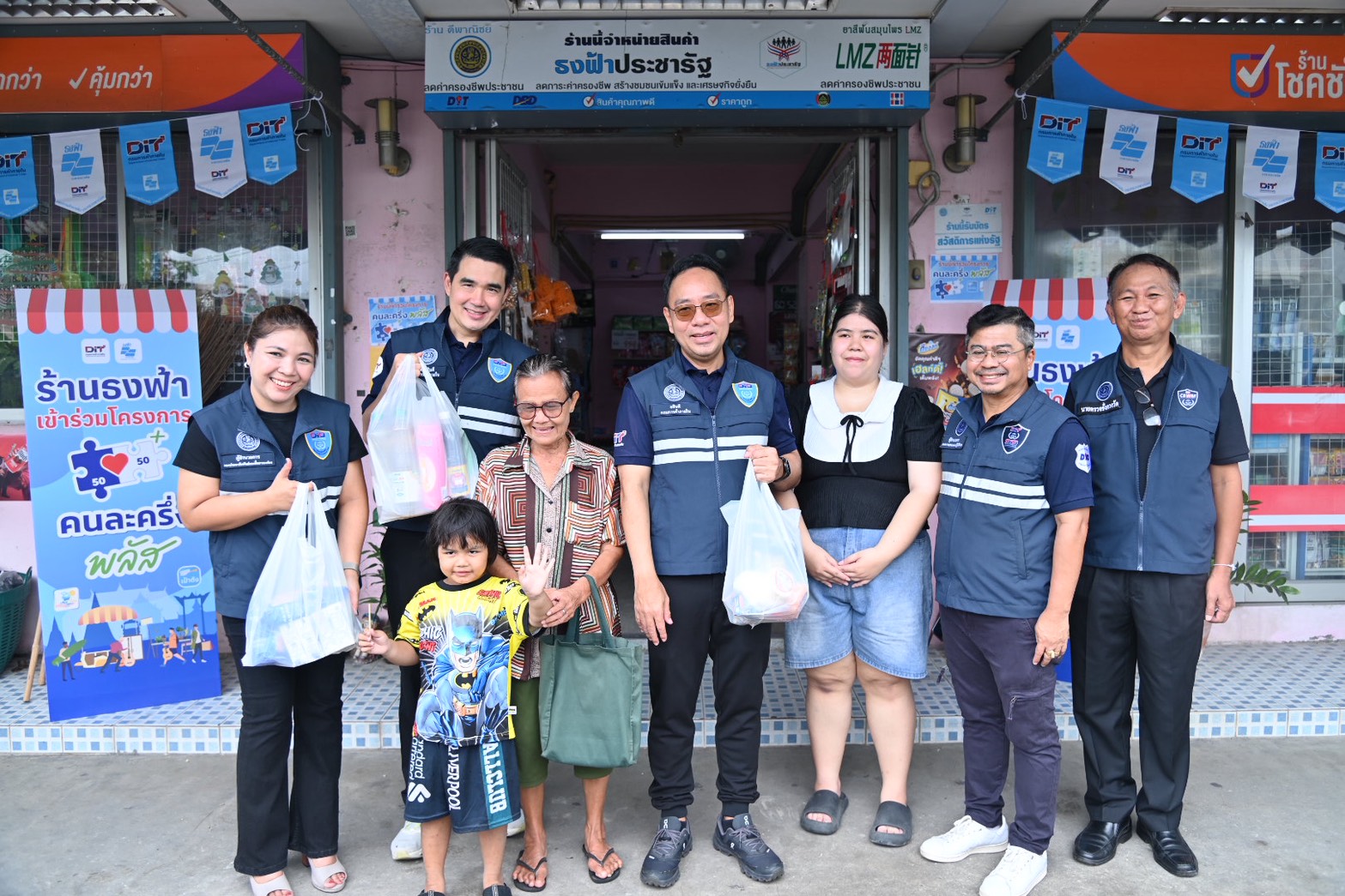 ข่าวเลขที่ 21/2569 DIT ลงพื้นที่ติดตามการจับจ่าย “คนละครึ่งพลัส”–ร้านค้าธงฟ้าพร้อมรับบัตรสวัสดิการแห่งรัฐวันแรก (1 พฤศจิกายน 2568)