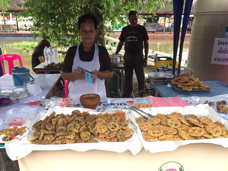 46261_ร้านขายขนมทอด.jpg