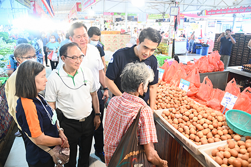ติดตามสถานการณ์ราคาสินค้า อาหารสดและสินค้าอุปโภคบริโภค พบราคาปรับลดลง กระตุ้นการจับจ่ายใช้สอย