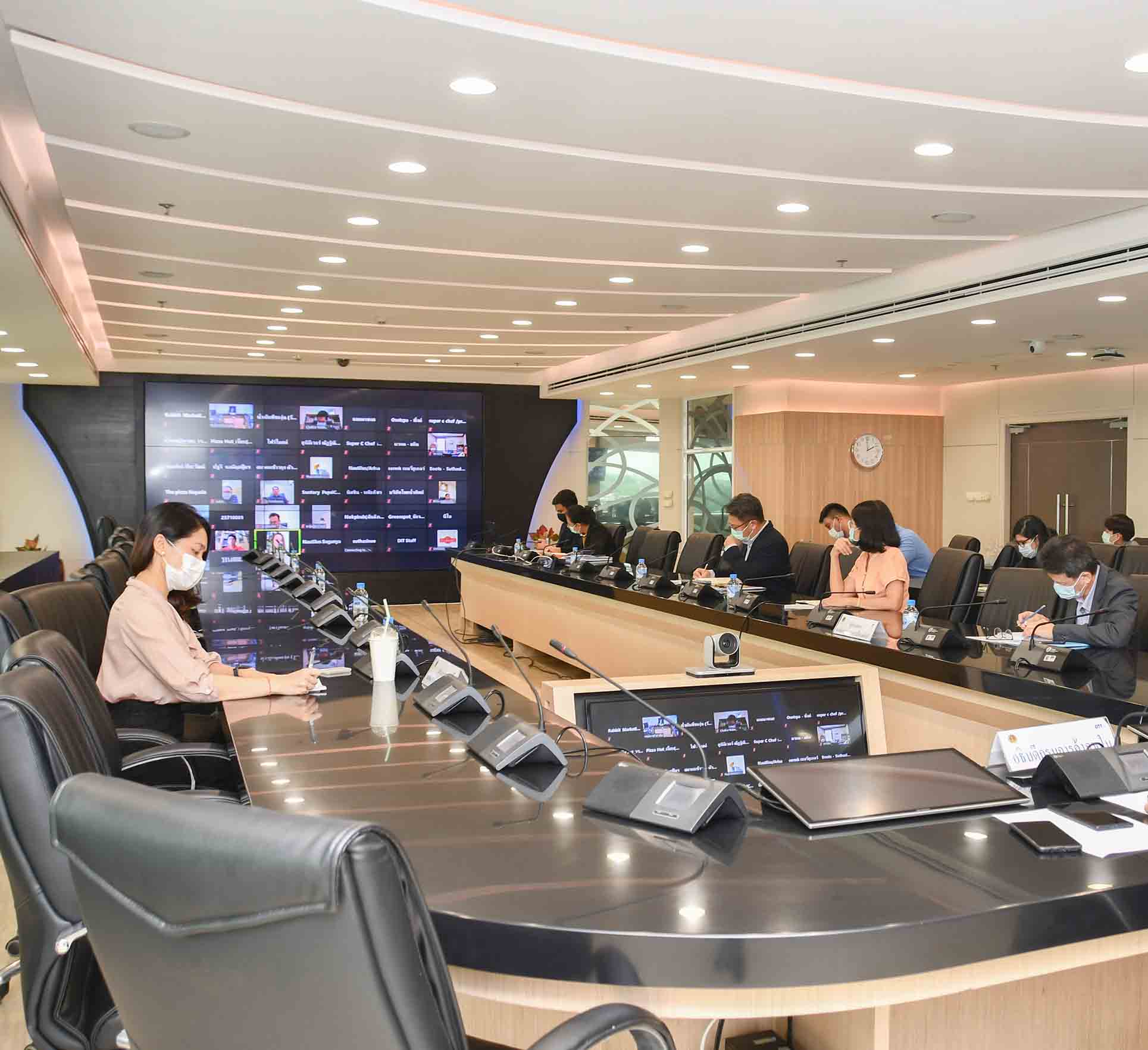 การประชุมหารือผู้ผลิตสินค้าอุปโภคบริโภค แนวทางการดำเนินโครงการพาณิชย์ลดราคา! ช่วยประชาชน