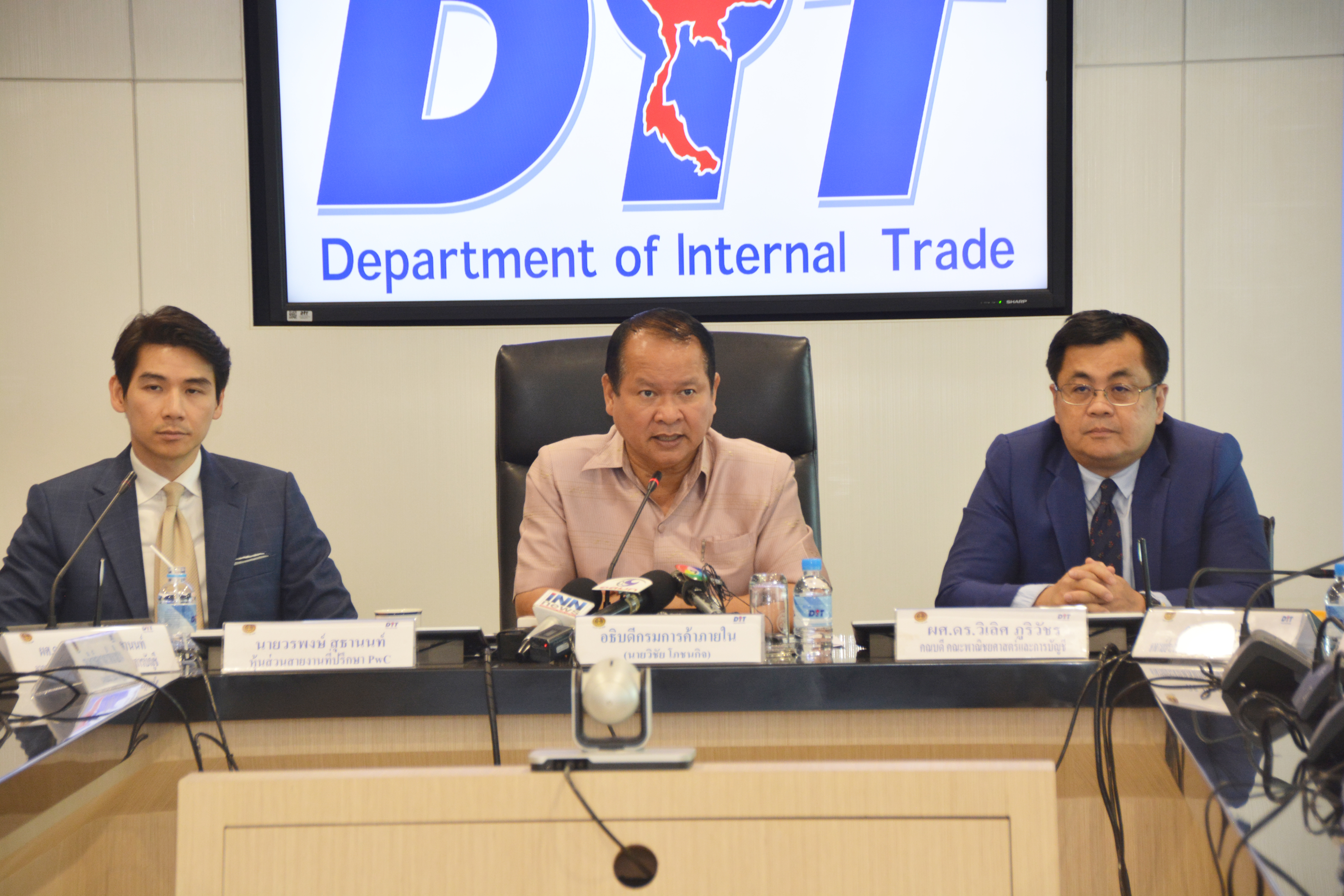 งานแถลงข่าวเรื่องการวิเคราะห์ต้นทุนยาร่วมกับจุฬาลงกรณ์มหาวิทยาลัย