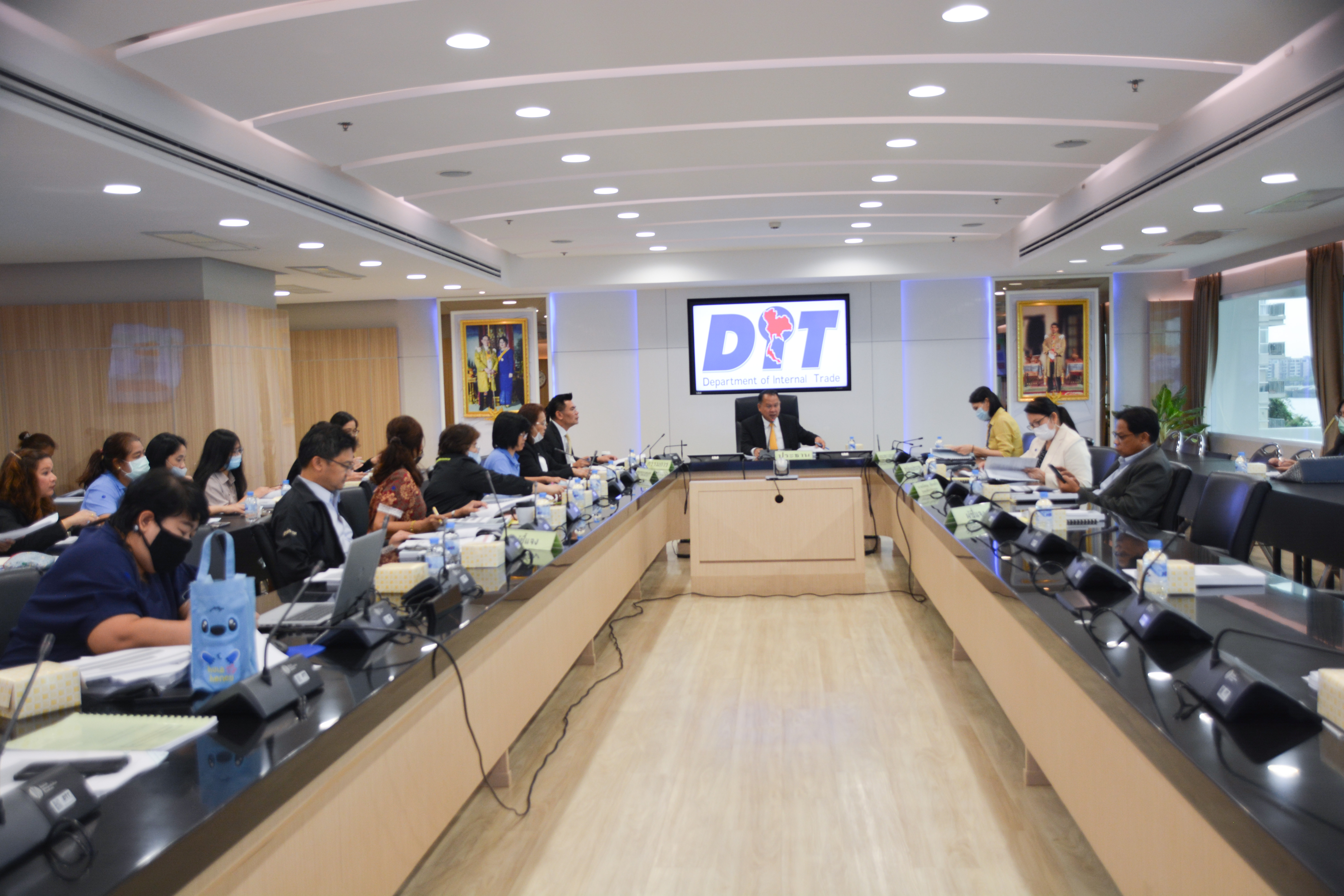  อธิบดีประชุมคณะกรรมการบริหารกองทุนรวมเพื่อช่วยเหลือเกษตรกร (คบท.)