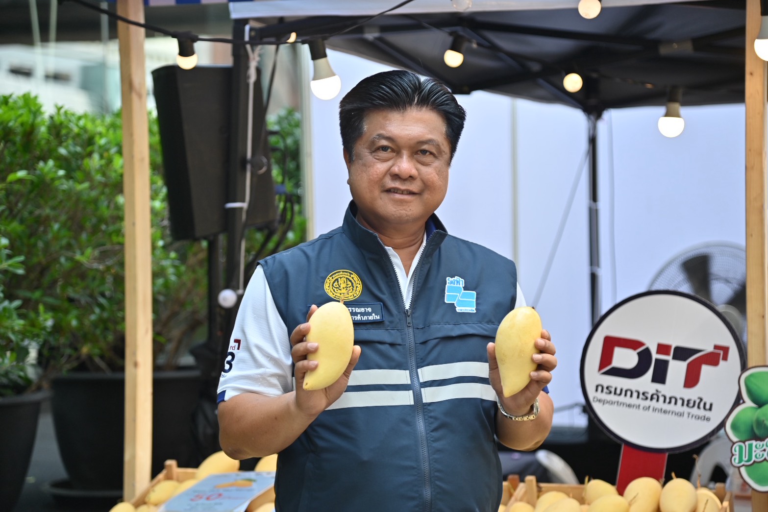 กรมการค้าภายในร่วมมือภาคเอกชน  สนับสนุนเปิดจุดจำหน่ายมะพร้าวน้ำหอมและมะม่วง ปี 2569