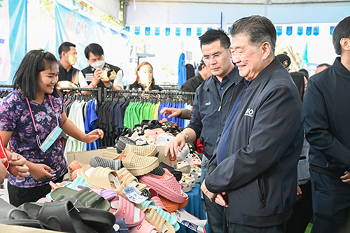 พาณิชย์จัดธงฟ้าราคาประหยัด ลดค่าครองชีพชาวเชียงราย