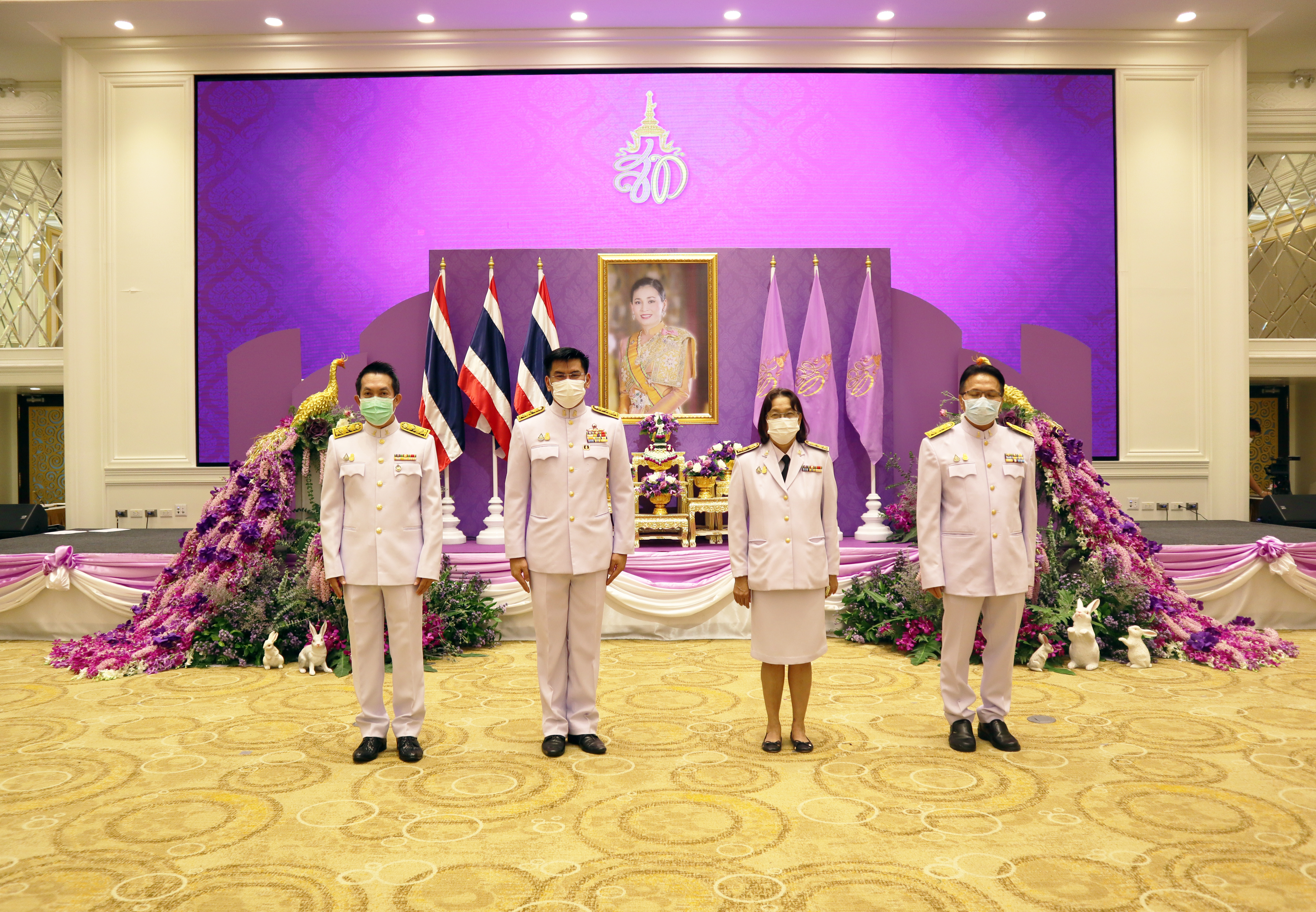 รองอธิบดีกรมการค้าภายใน ร่วมพิธีลงนามถวายพระพร สมเด็จพระนางเจ้าสุทิดา พัชรสุธาพิมลลักษณ พระบรมราชินี