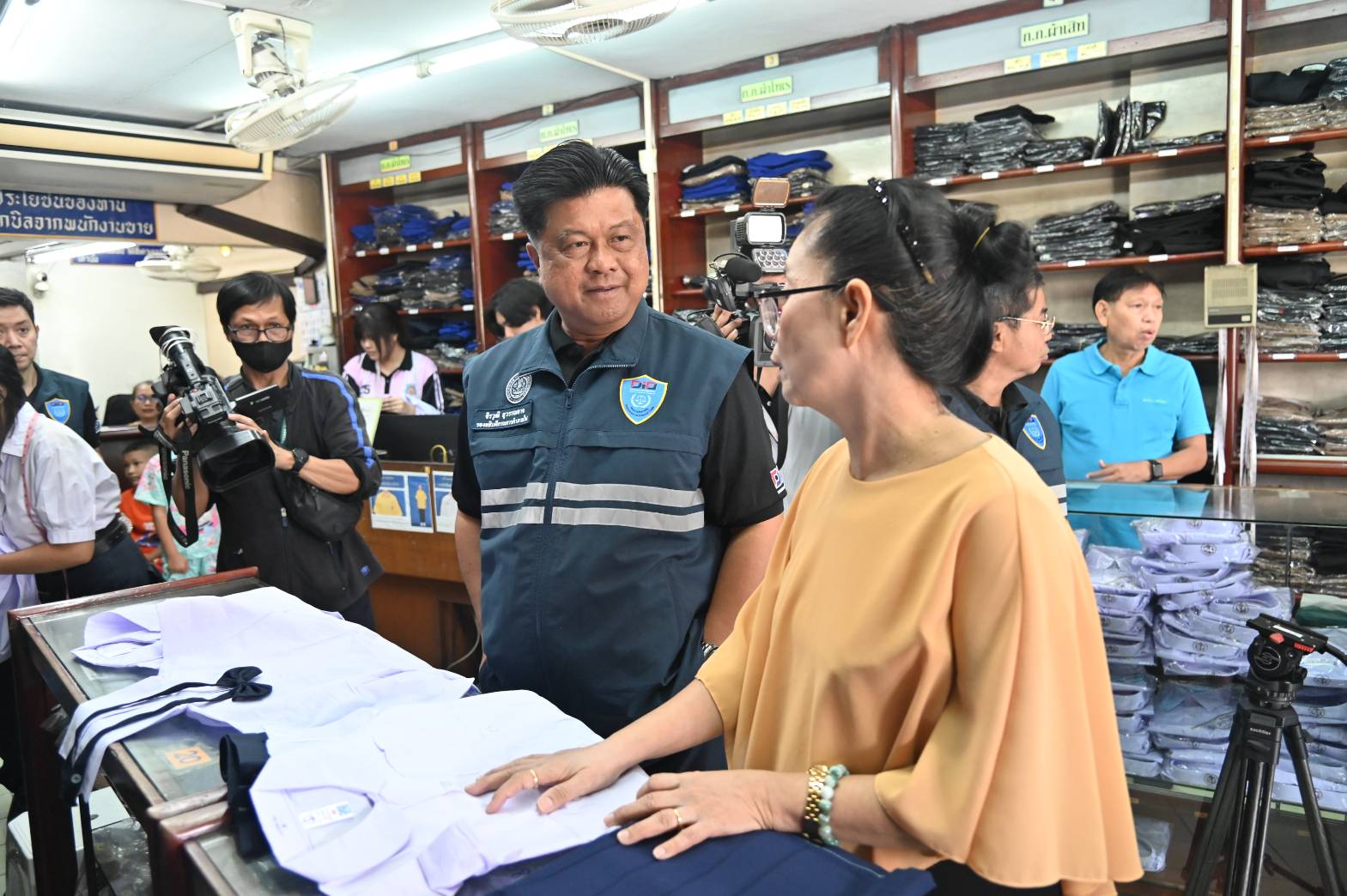 ข่าวเลขที่ 138/2569 พาณิชย์ลงพื้นที่ตรวจร้านชุดนักเรียนก่อนเปิดเทอม ย้ำตรึงราคา–ปิดป้ายชัด ชวนผู้ปกครองใช้โปร “Back To School 2026” ลดสูงสุด 86% (11 พฤษภาคม 2569)