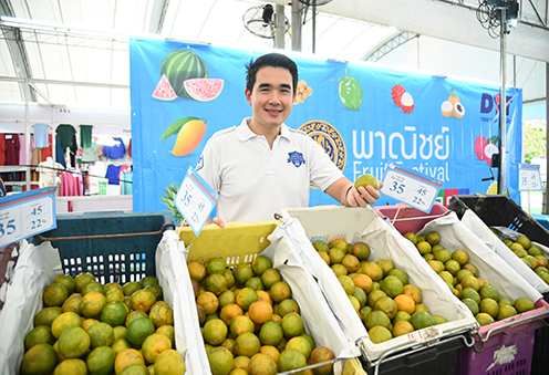 “พาณิชย์” จัดงานธงฟ้าราคาประหยัด ลดค่าครองชีพพี่น้องประชาชน จ.พัทลุง