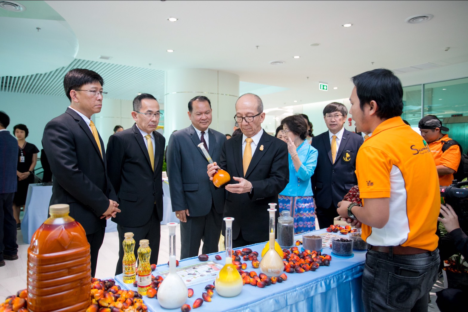 อธิบดีกรมการค้าภายในร่วมเป็นสักขีพยานพิธีลงนามสัญญาซื้อขายน้ำมันปาล์มดิบ