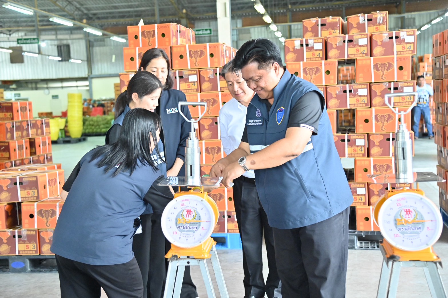 DIT ลงพื้นที่ตรวจสอบสถานการณ์ สินค้าทุเรียนในแหล่งผลิตสำคัญของประเทศ และตรวจสอบสถานีบริการน้ำมัน