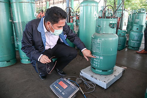 พาณิชย์ลงพื้นที่ตรวจโรงบรรจุก๊าซหุงต้ม