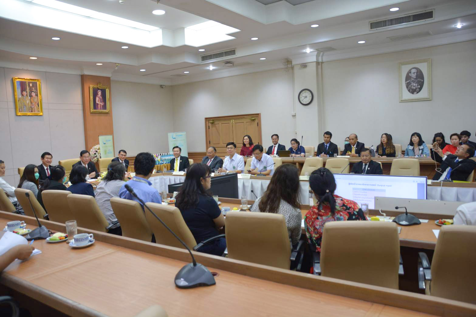 การประชุมหารือแนวทางป้องกันปัญหาการขาดแคลนหน้ากากอนามัย