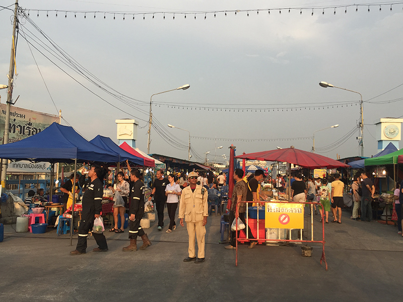 45605_บริเวณทางเข้าตลาด.JPG
