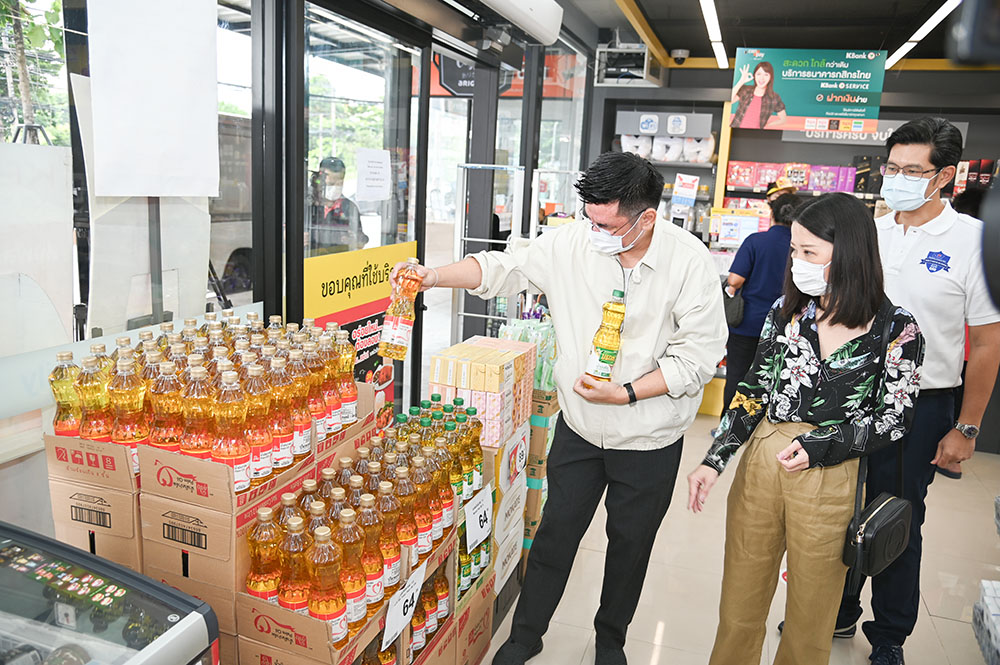 พาณิชย์ ตรวจติดตามสถานการณ์ราคาน้ำมันปาล์ม Tops Supermarket