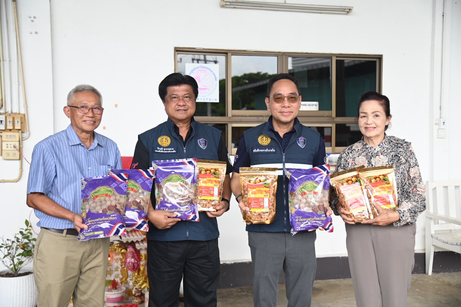 ข่าวเลขที่ 196/2569 “พาณิชย์” ลงพื้นที่เชียงใหม่–ลำพูน เกาะติดลำไยราคาดี เร่งกระจายผลผลิต–คุมคุณภาพ สร้างความมั่นใจเกษตรกร (14 สิงหาคม 2569)