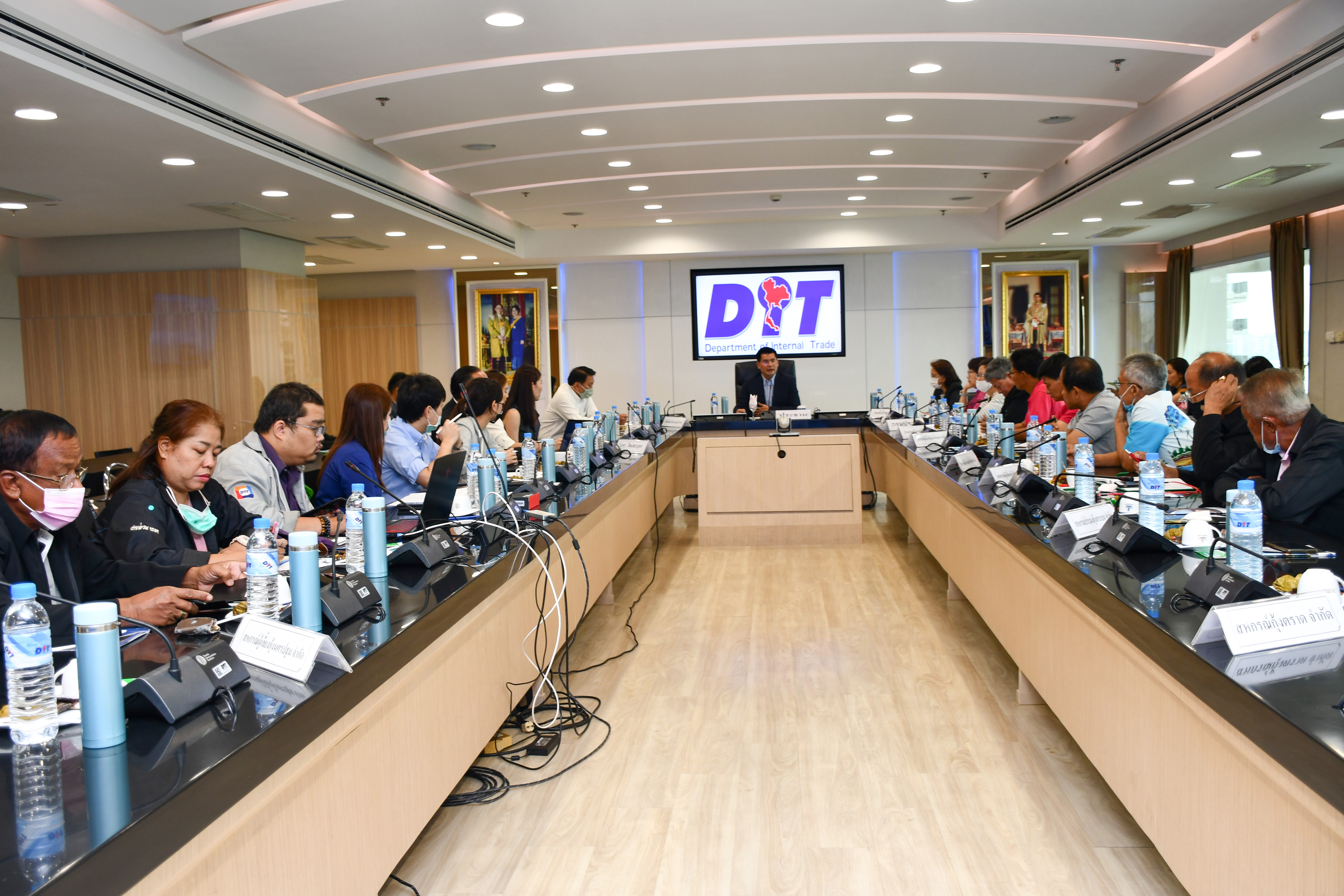 การประชุมหารือแนวทางสนับสนุนความช่วยเหลือเกษตรกรผู้เลี้ยงกุ้ง