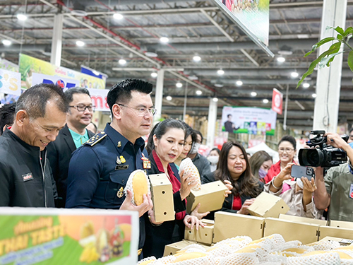พาณิชย์ร่วมเปิดงานสนับสนุนเกษตรกรไทย ชวนบริโภคผลไม้ตามฤดูกาล
