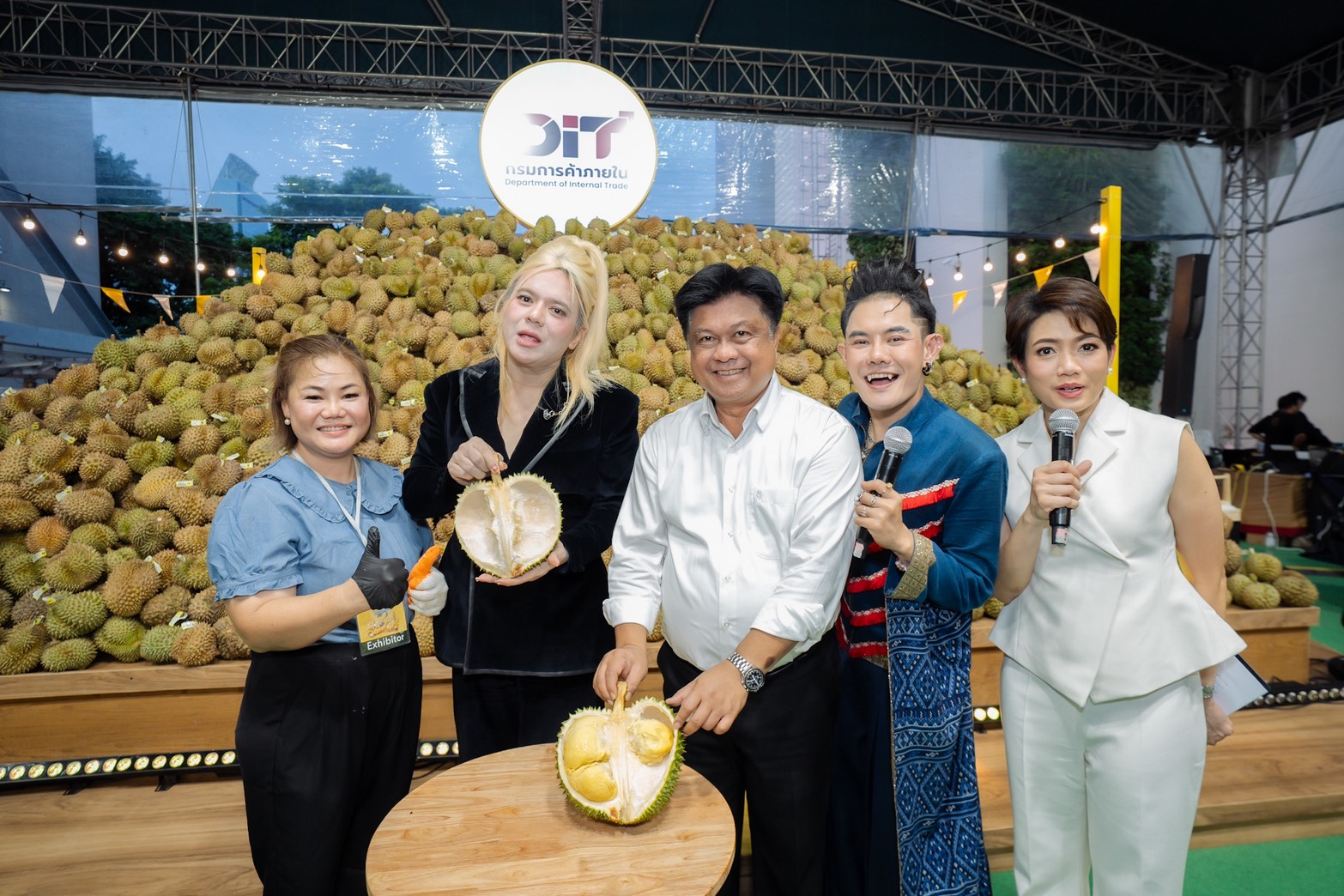 ข่าวเลขที่ 220/2569 กรมการค้าภายในต่อยอดความสำเร็จงาน “Premium Durian Fest 2026” ยกทุเรียนคุณภาพและผลไม้ไทยบุกสยามพารากอน ชวนคนไทยอุดหนุนช่วงโค้งสุดท้ายของฤดูกาลทุเรียนปีนี้ (4 กันยายน 2569)