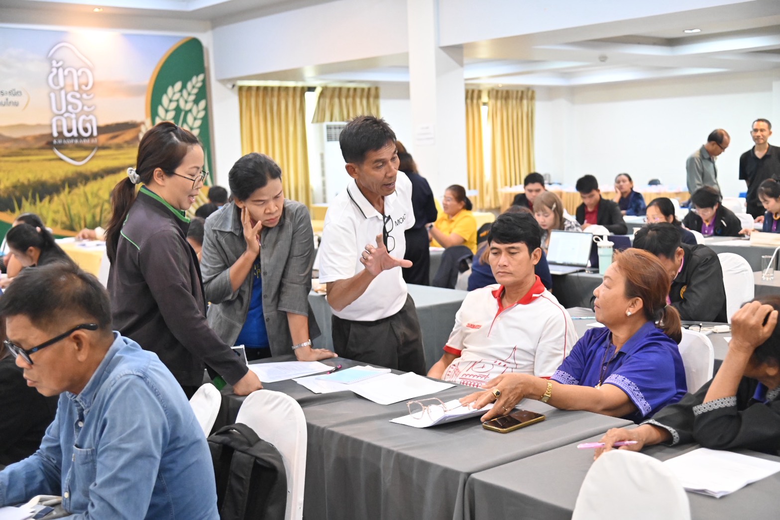 ข่าวเลขที่ 160/2569 “ค้าภายใน” เปิดเวทีร้อยเอ็ด ติวเข้ม 58 กลุ่มเกษตรกรอีสานใต้ ปั้น “ข้าวประณีต” สู่ตลาดพรีเมียม มุ่งเติมองค์ความรู้การจัดทำแผนธุรกิจ (9 มิถุนายน 2569)