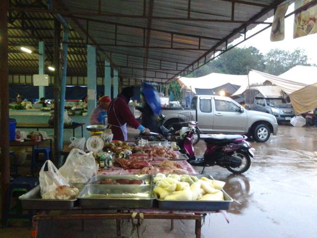 44129_แผงค้าหน้าตลาด.jpg