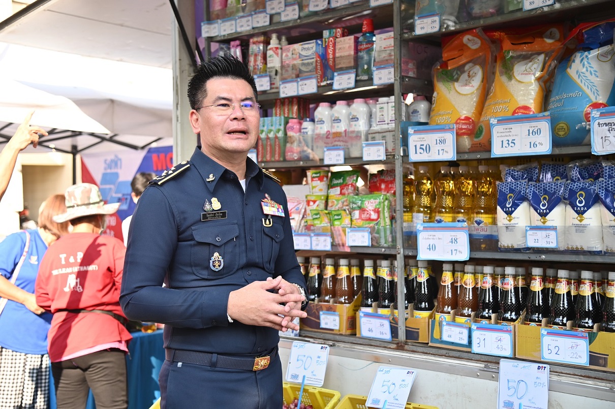 พาณิชย์ ลุย! “MOBILE ธงฟ้า” จัดสินค้าราคาประหยัดสู่ชุมชน