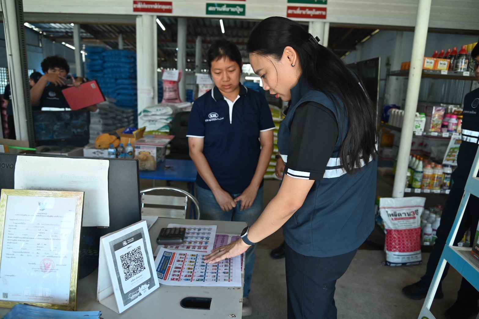 DIT ลงพื้นที่โคราช มอบท่อนพันธุ์มันสำปะหลังคุณภาพ  ติดตามสถานการณ์ปุ๋ยเคมี และตรวจสถานีบริการน้ำมันเชื้อเพลิง