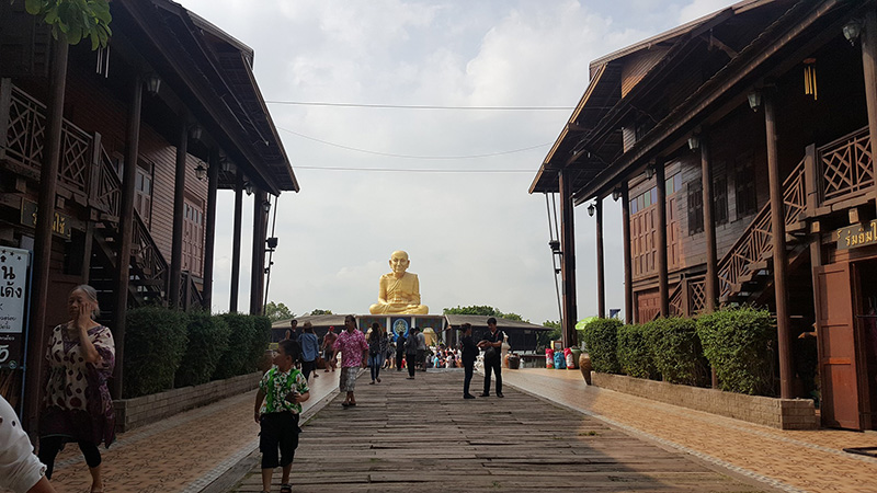45489_ทางเดินไปไหว้หลวงปู่ทวด.jpg