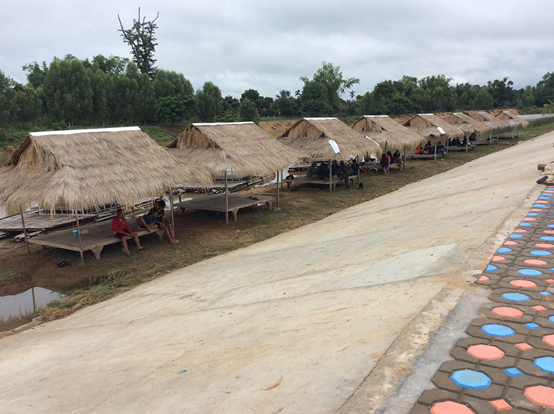 46230_แพที่นั่งกินข้าว.jpg
