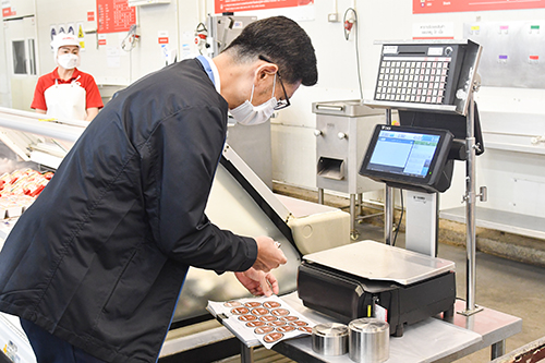 กรมการค้าภายในตรวจสอบสถานการณ์ราคาสินค้าอุปโภคบริโภค