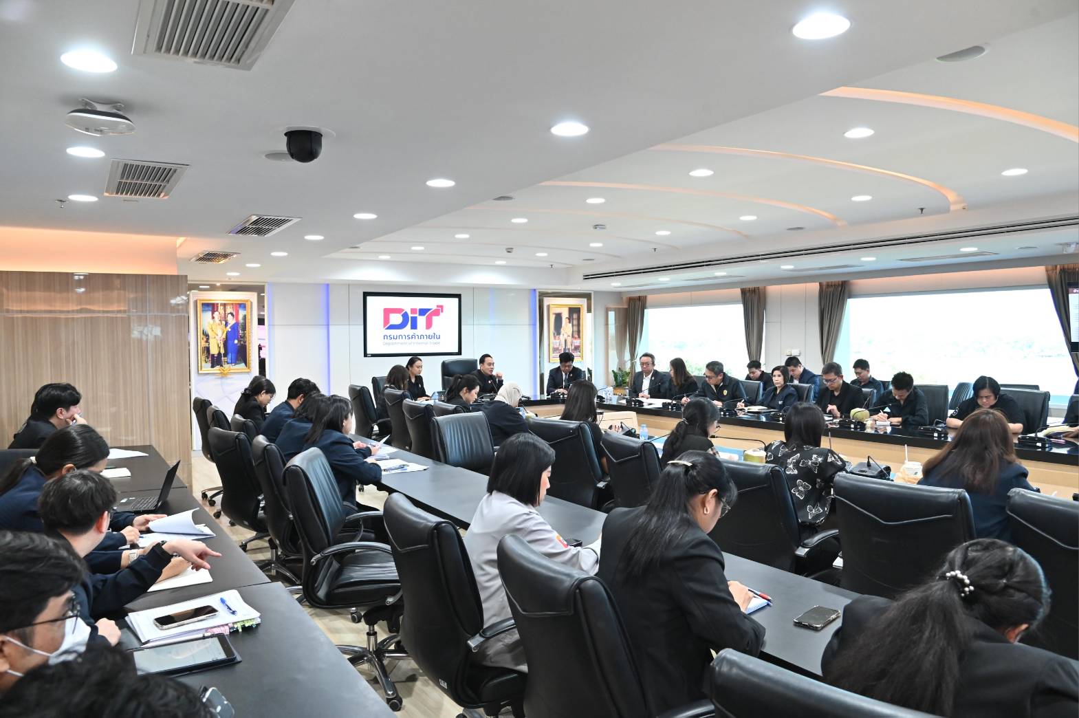 ข่าวเลขที่ 66/2569 พาณิชย์ วางแผนบริหารจัดการการค้าภายในประเทศ เน้นเชิงรุก ดูแลสินค้าเกษตร–ค่าครองชีพ–ผู้ประกอบการ รับมือเศรษฐกิจผันผวน ปี 2569 (30 มกราคม 2569)