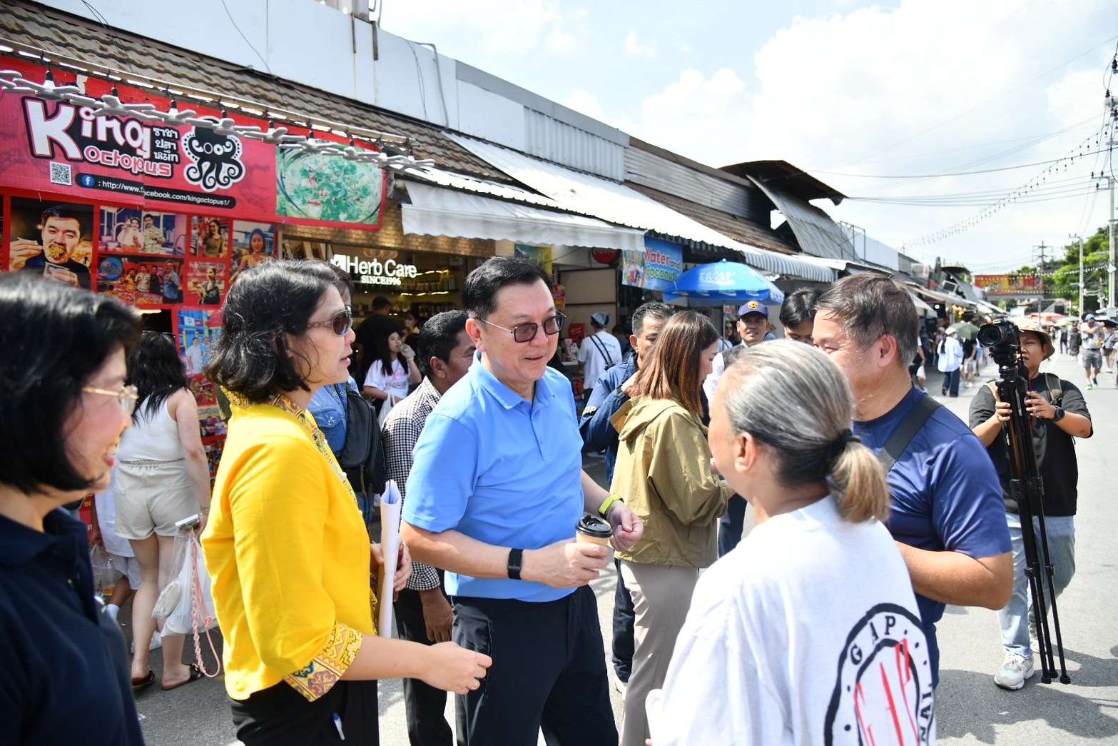 พาณิชย์ลงพื้นที่ตลาดนัดจตุจักร ชวนไทยช่วยไทยกระตุ้นเศรษฐกิจ เดินหน้าปรับโฉมตลาดสู่แลนด์มาร์กของไทย