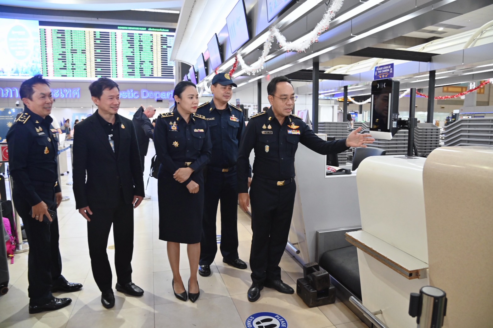 'พาณิชย์' ปูพรมตรวจเข้มช่วงปีใหม่ ตรวจเครื่องชั่ง-หัวจ่ายน้ำมัน-ป้ายราคา สนามบิน สถานีขนส่ง สร้างความเชื่อมั่นประชาชน