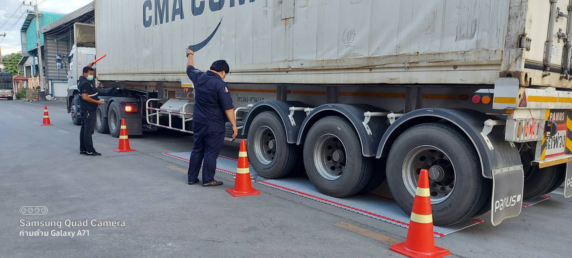 รองอธิบดีกรมการค้าภายในลุยจับลักลอบขนย้ายกระเทียมนำเข้าช่วงล็อกดาวน์กว่า 60 ตัน