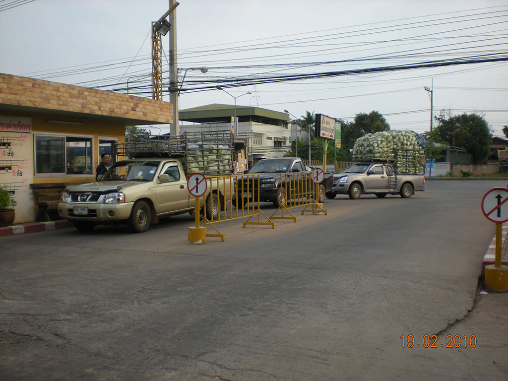 22085_รถขนสินค้าเข้าสู่ตลาด 2.jpg