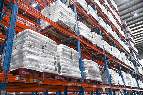 กรมการค้าภายในตรวจสต๊อกน้ำตาลทรายที่ศูนย์กระจายสินค้า