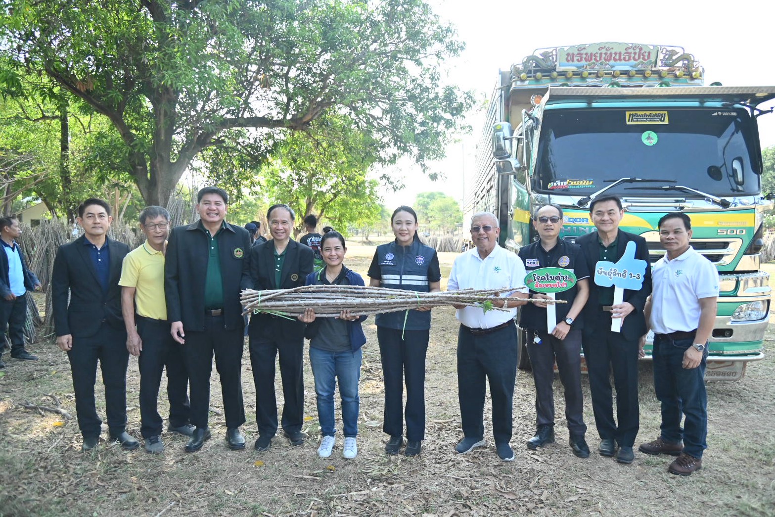 ข่าวเลขที่ 89/2569 DIT เร่งกระจายท่อนพันธุ์มันสำปะหลังคุณภาพ 5 ล้านลำ ลดความเสี่ยงโรคใบด่าง มุ่งเป้าช่วยเกษตรกรเพิ่มผลผลิต -ลดต้นทุน สร้างความเข้มแข็งให้กับอุตสาหกรรมในระยะยาว (14 มีนาคม 2569)