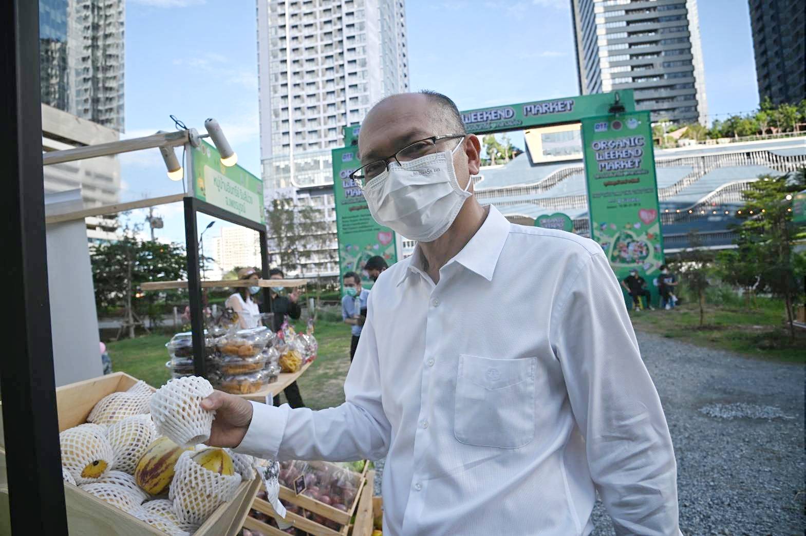 รองอธิบดีกรมการค้าภายใน ตรวจเยี่ยมร้านค้าในงานตลาดนัดอินทรีย์ใจกลางเมือง “ORGANIC WEEKEND MARKET 2022”