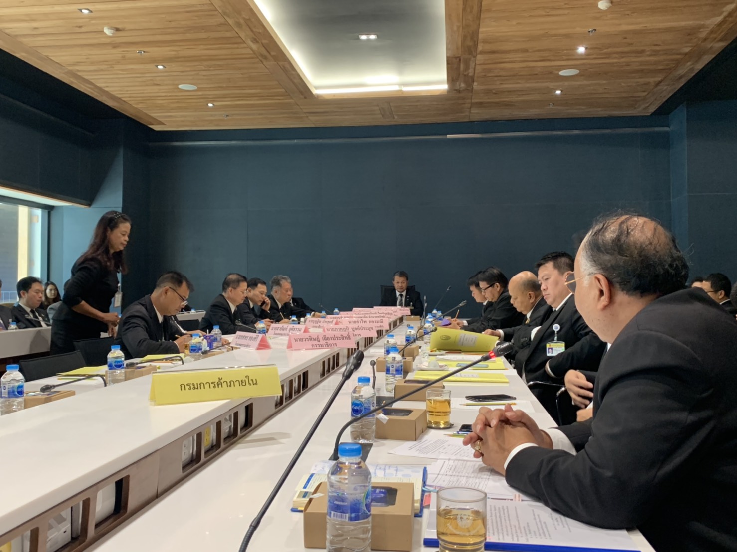 รองอธิบดีกรมการค้าภายใน ร่วมประชุมกับคณะกรรมาธิการพาณิชย์และทรัพย์สินทางปัญญา