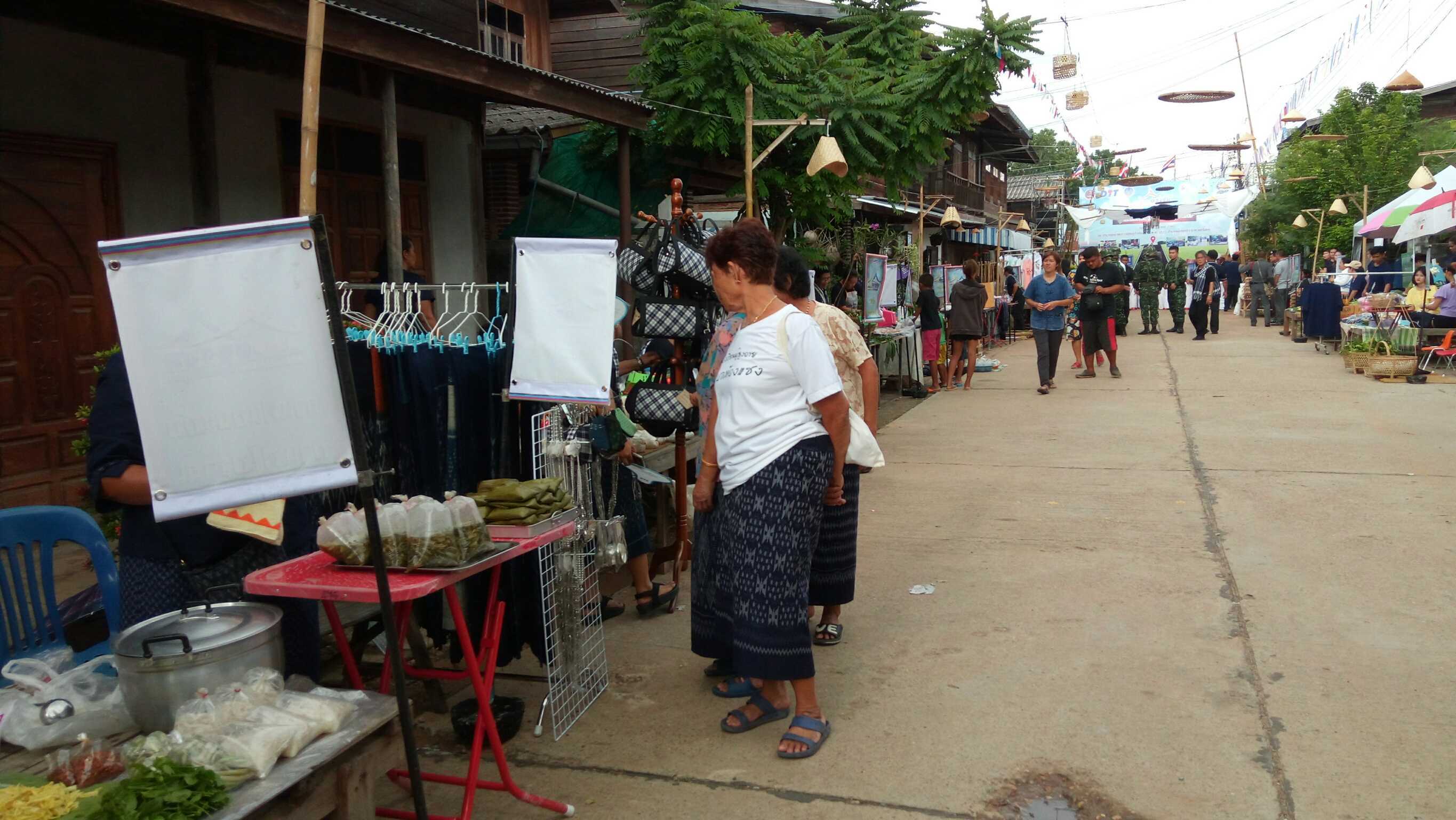 45841_บริเวณร้านค้าภายในตลาด.jpg
