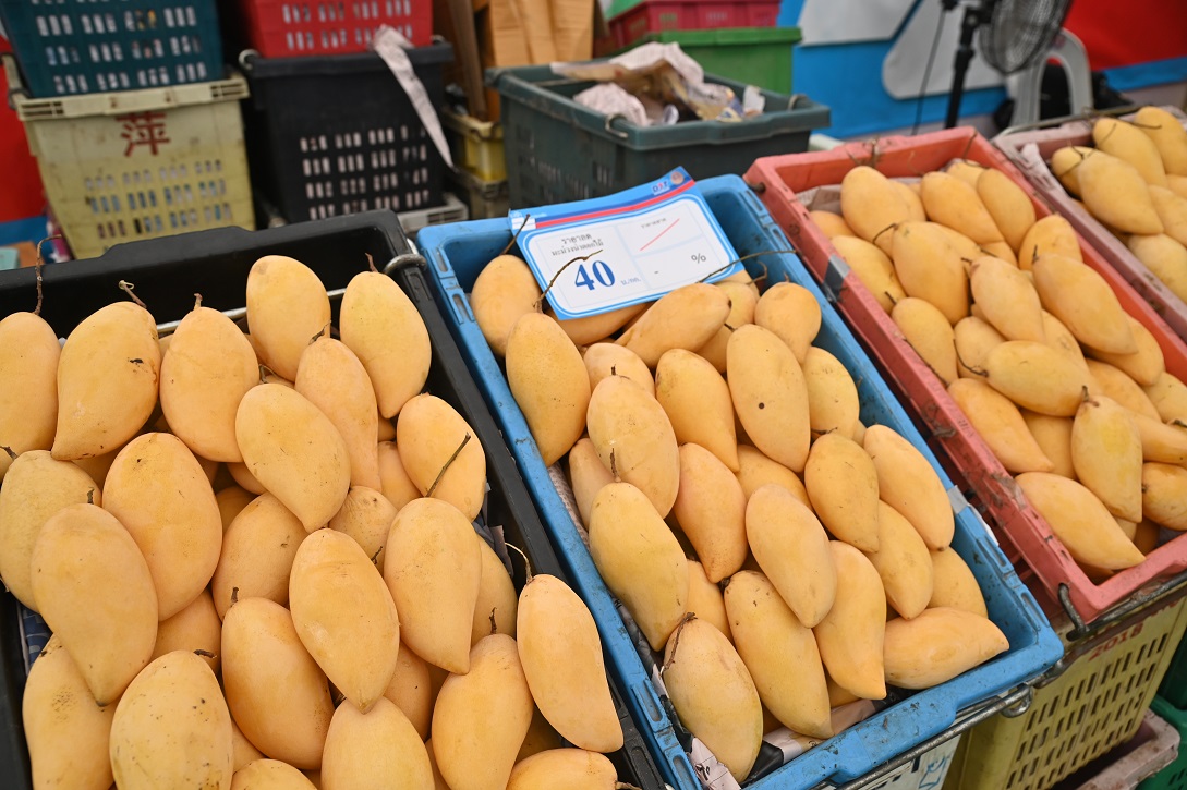 “พาณิชย์” ลุยต่อจัดธงฟ้าราคาประหยัด ลดภาระค่าครองชีพพี่น้องชาวนครพนม